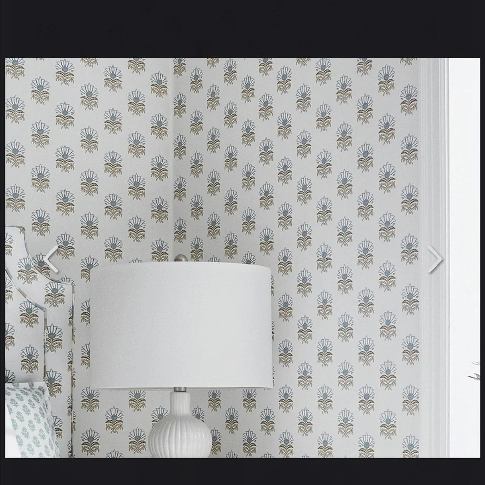 Natty in Polly wallpaper